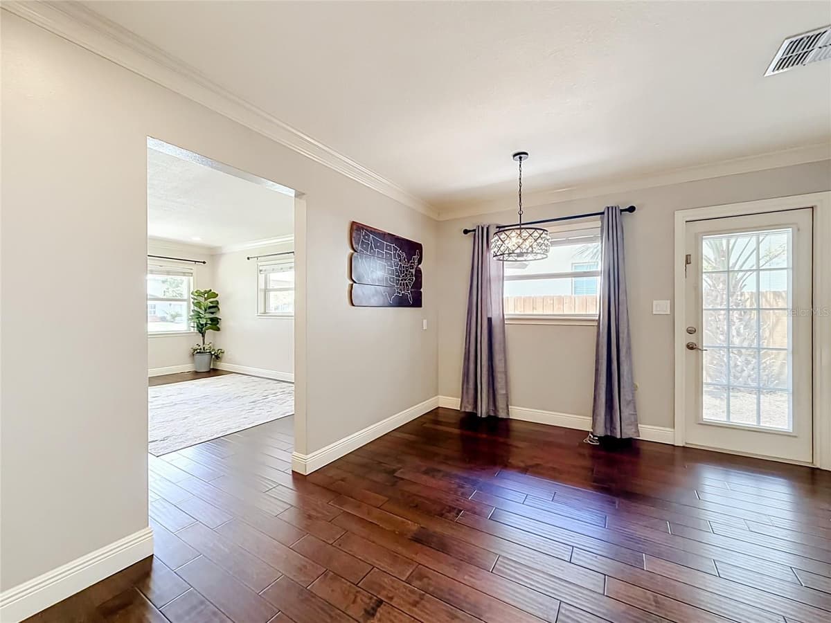 19 HAZEL STREET — photo 8 of 39