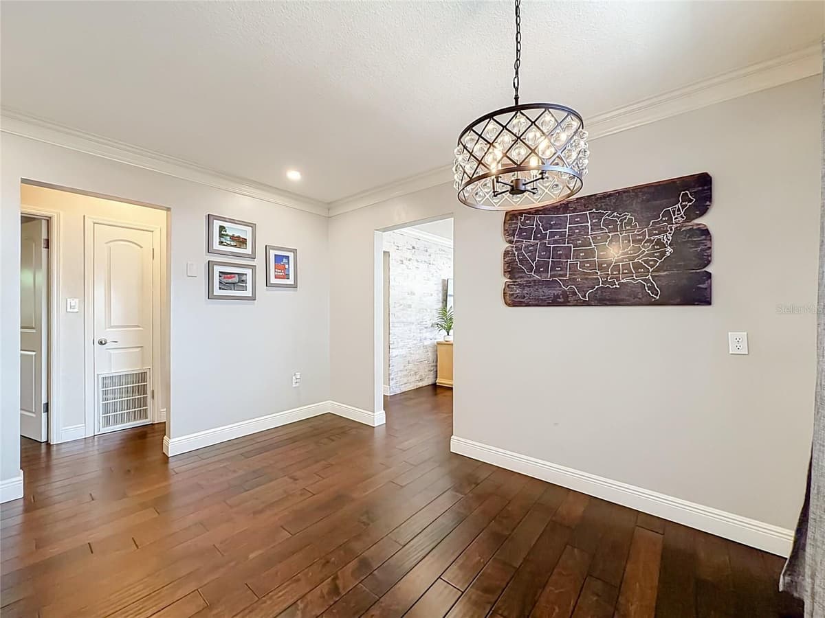 19 HAZEL STREET — photo 9 of 39
