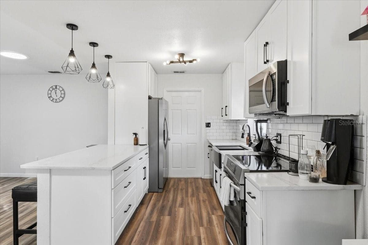 230 LEITHA WAY — photo 14 of 57