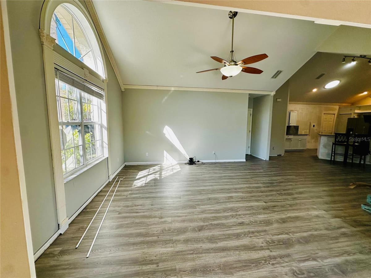 801 SILVERTHORN LANE — photo 5 of 11