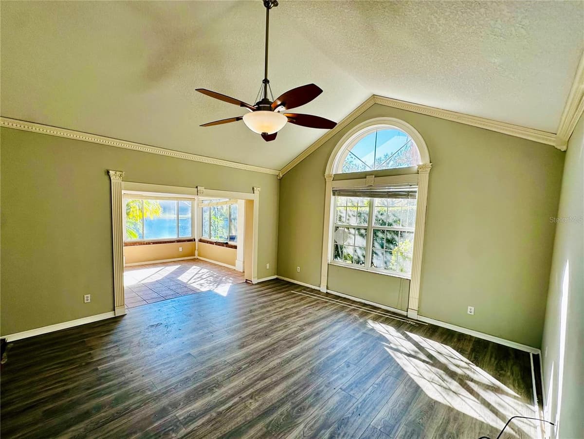 801 SILVERTHORN LANE — photo 4 of 11