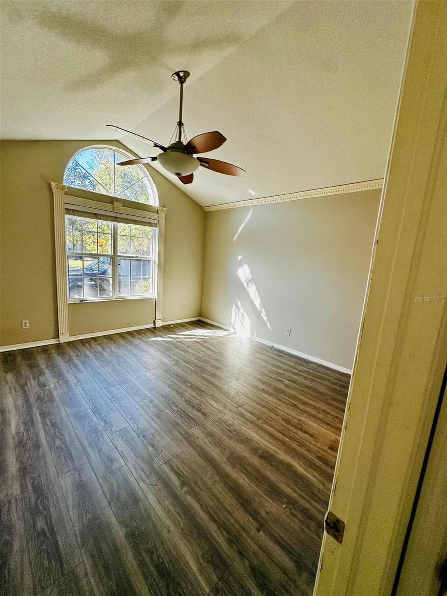 801 SILVERTHORN LANE — photo 10 of 11