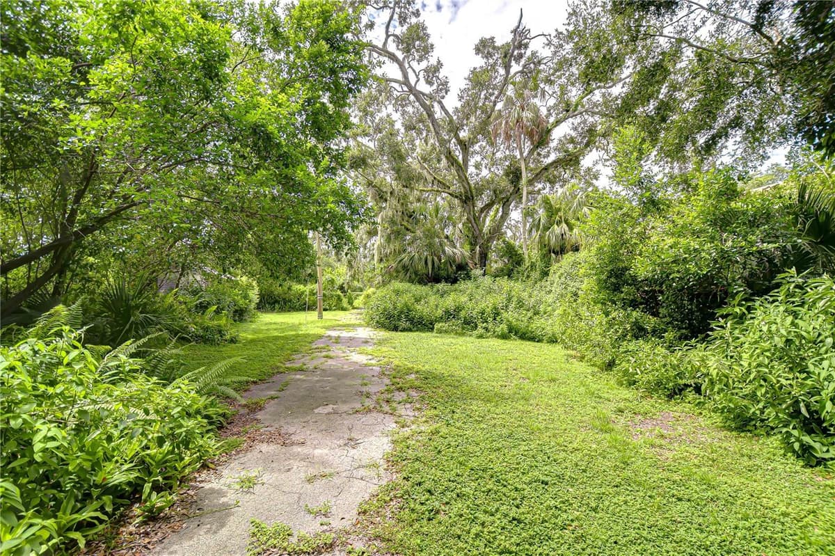 10904 HACKNEY DRIVE — photo 13 of 34
