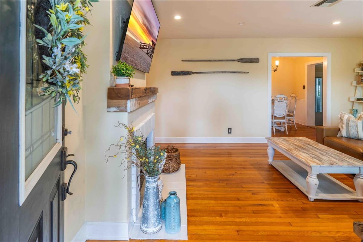 131 VALENCIA DRIVE — photo 6 of 87