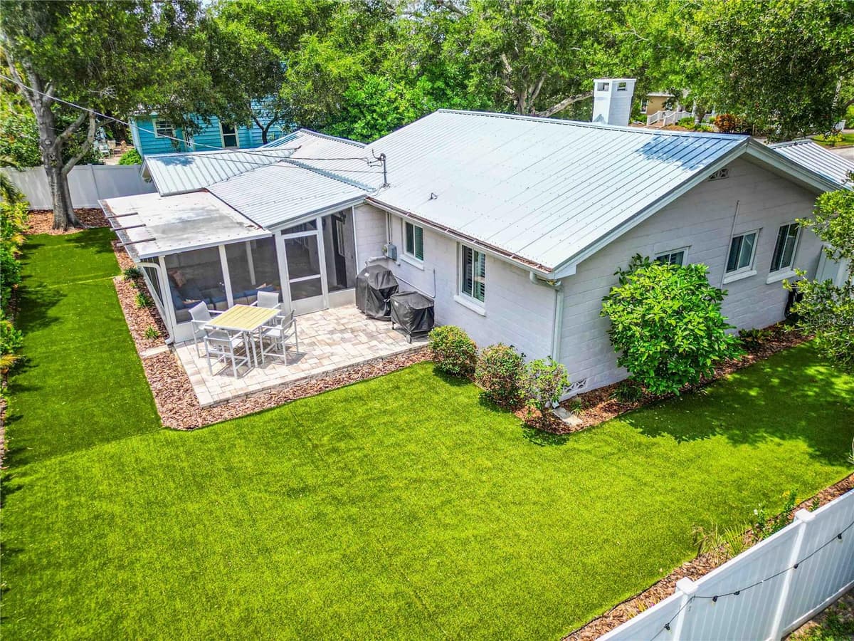 131 VALENCIA DRIVE — photo 5 of 87