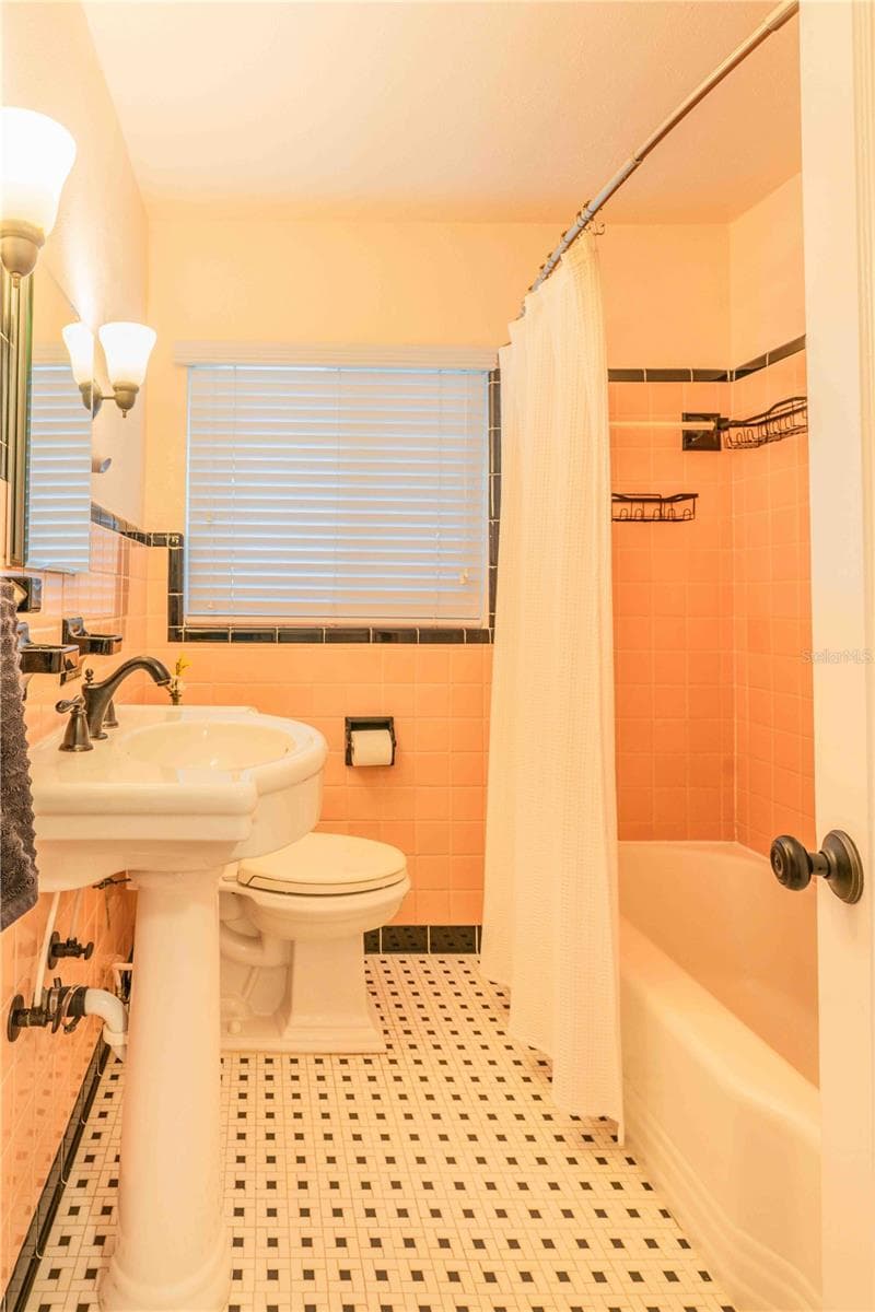 131 VALENCIA DRIVE — photo 38 of 87