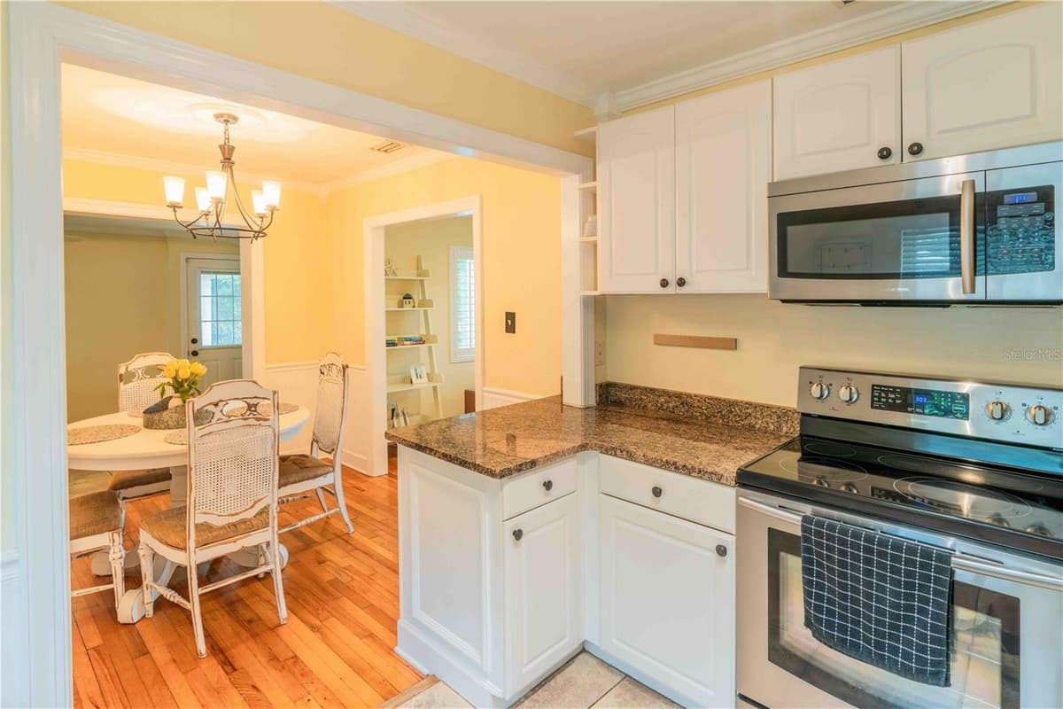 131 VALENCIA DRIVE — photo 21 of 87