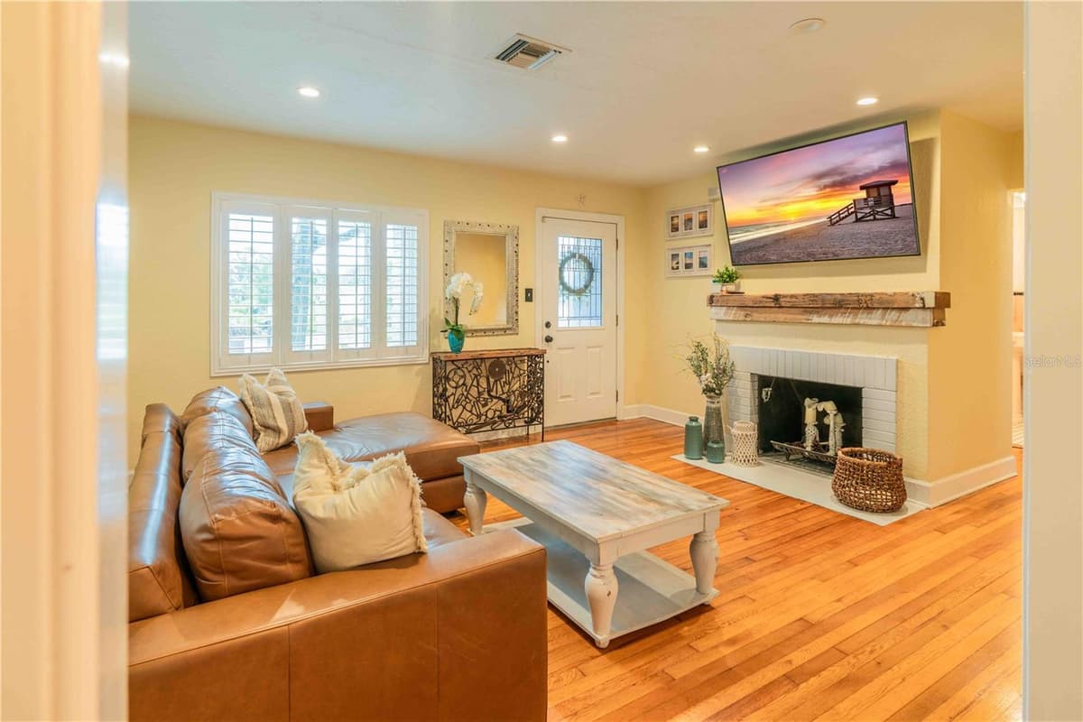 131 VALENCIA DRIVE — photo 13 of 87