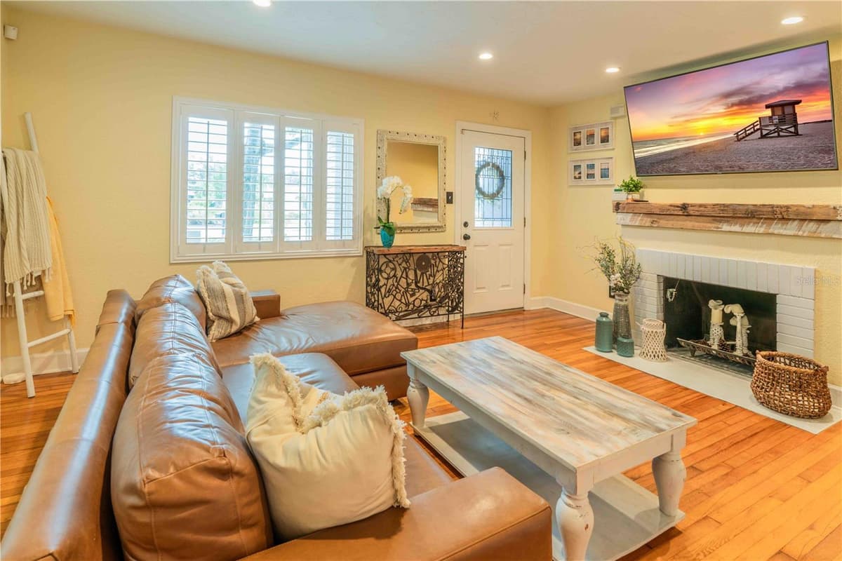 131 VALENCIA DRIVE — photo 10 of 87