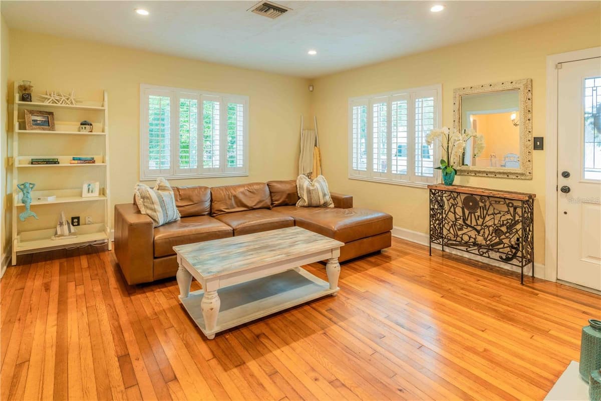 131 VALENCIA DRIVE — photo 9 of 87