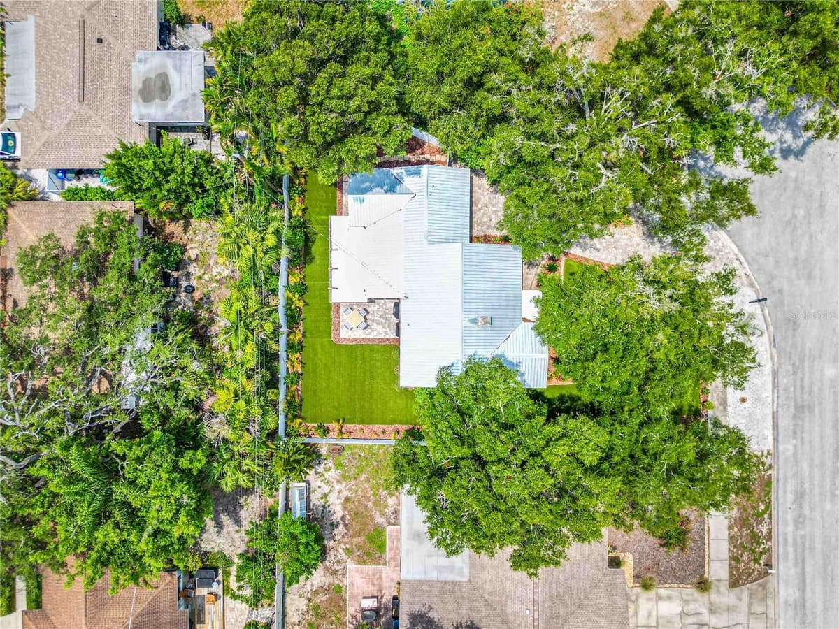 131 VALENCIA DRIVE — photo 2 of 87
