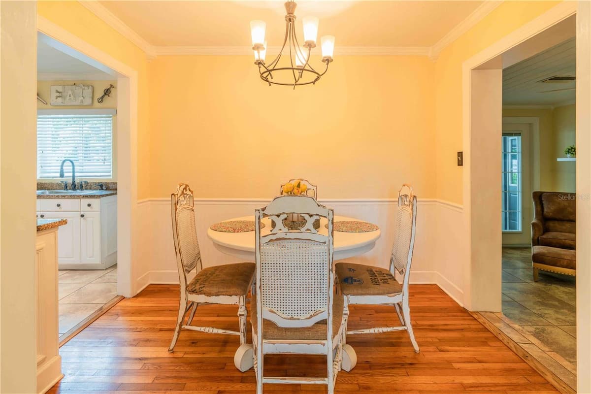 131 VALENCIA DRIVE — photo 15 of 87