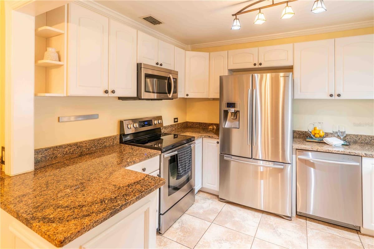 131 VALENCIA DRIVE — photo 18 of 87