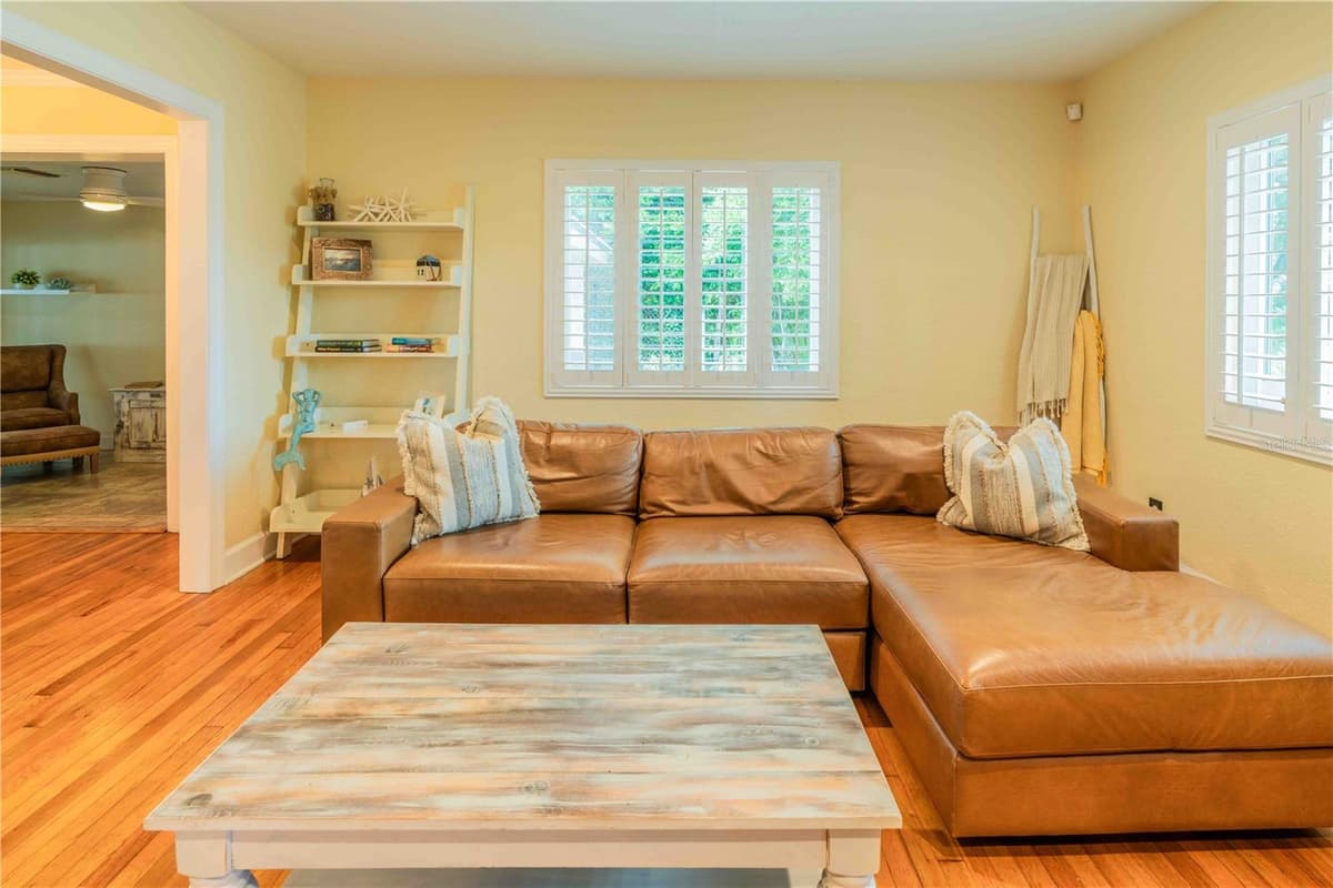 131 VALENCIA DRIVE — photo 8 of 87