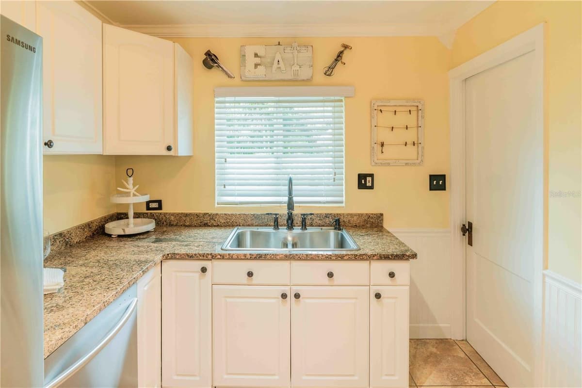 131 VALENCIA DRIVE — photo 19 of 87