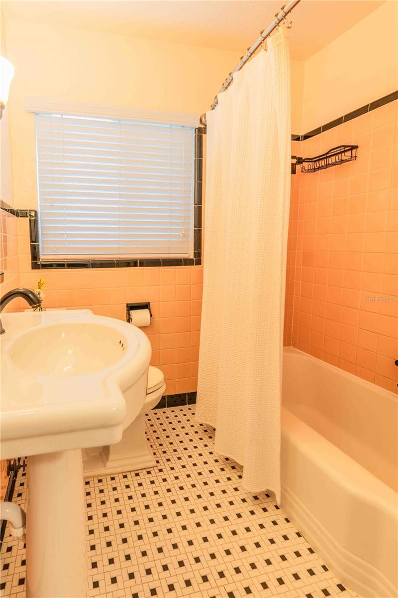 131 VALENCIA DRIVE — photo 39 of 87