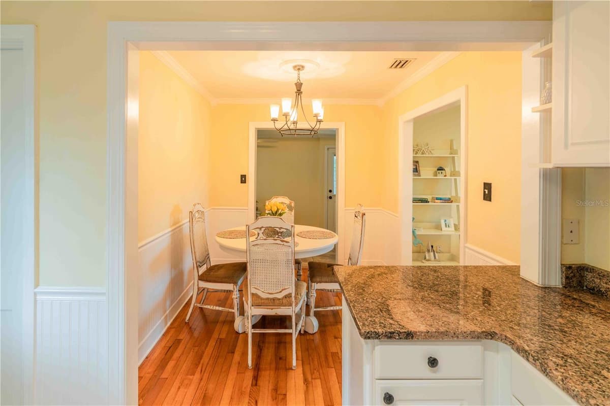 131 VALENCIA DRIVE — photo 20 of 87