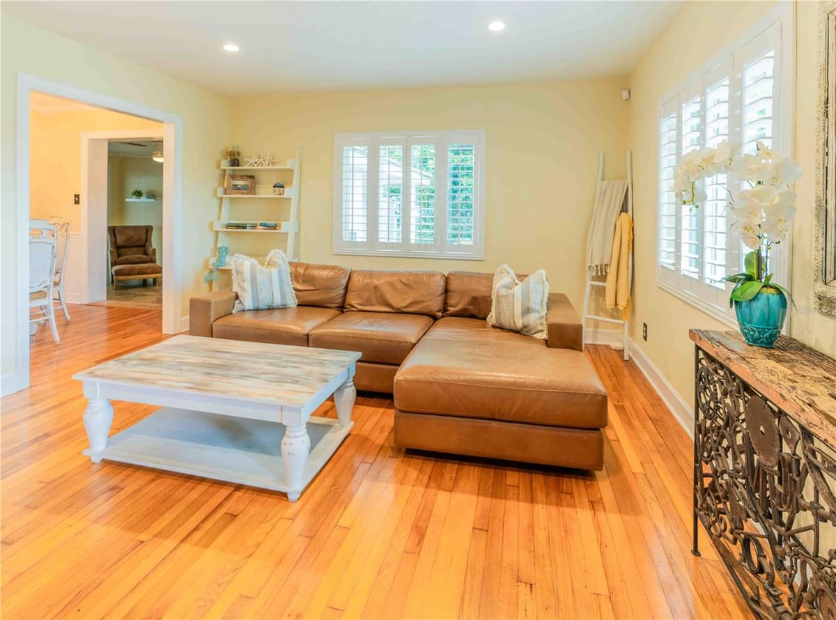 131 VALENCIA DRIVE — photo 7 of 87
