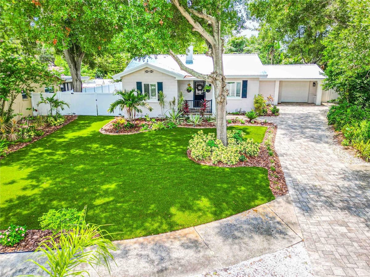 131 VALENCIA DRIVE — photo 4 of 87