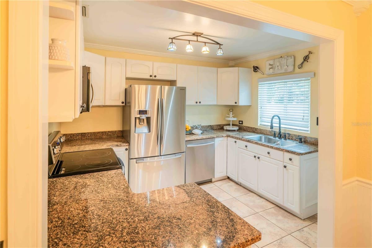 131 VALENCIA DRIVE — photo 17 of 87