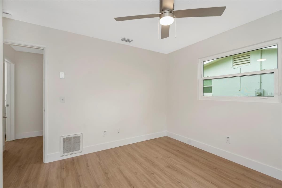 19 VENTURA DRIVE — photo 19 of 32