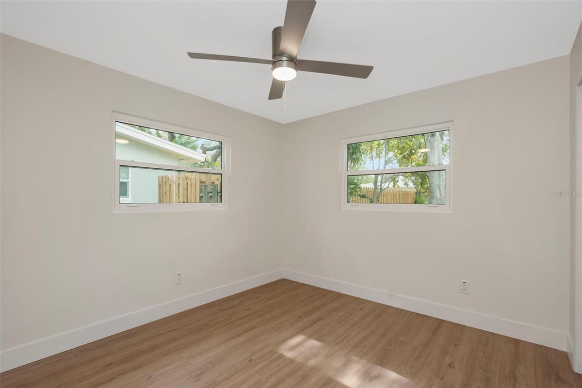 19 VENTURA DRIVE — photo 18 of 32