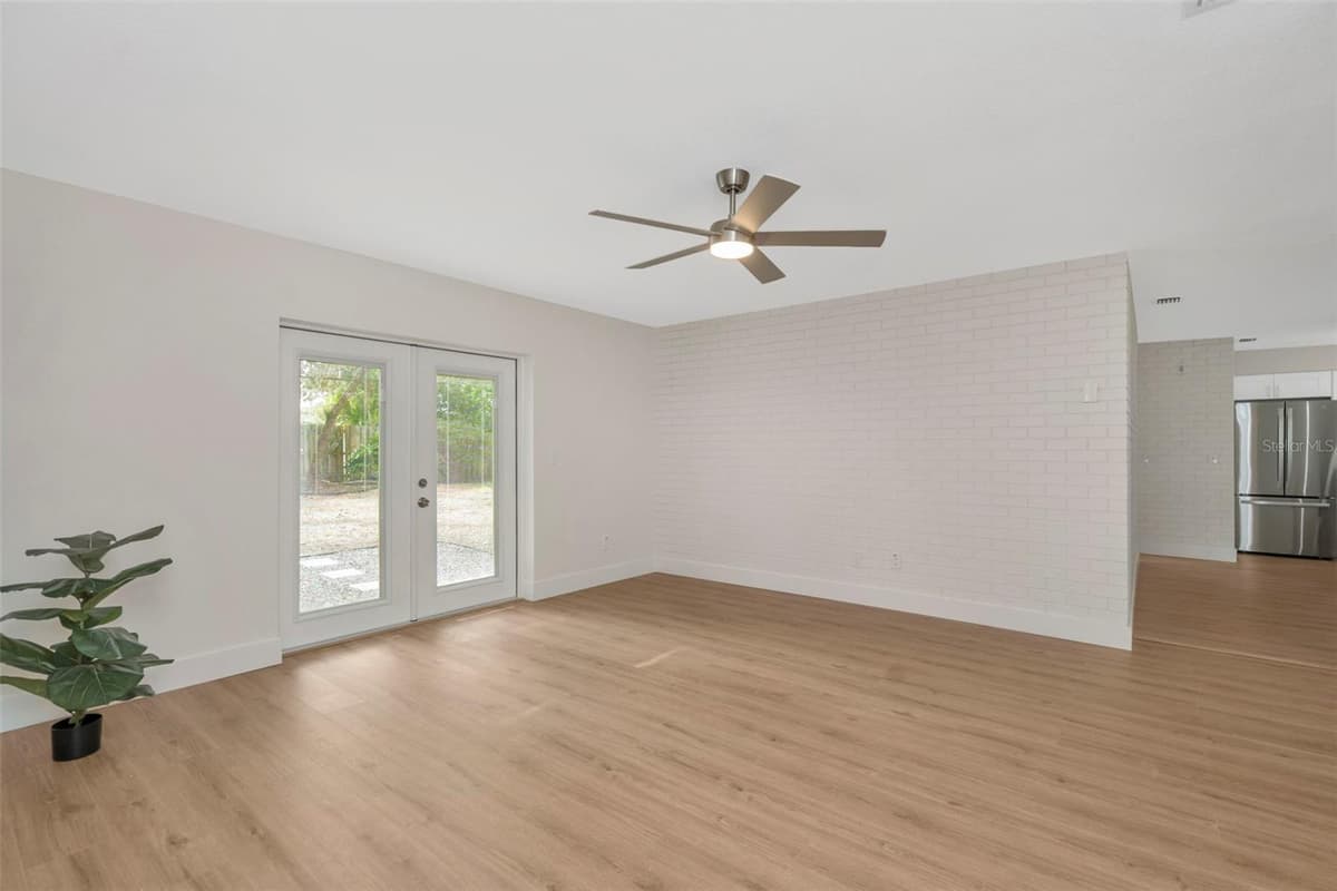 19 VENTURA DRIVE — photo 16 of 32
