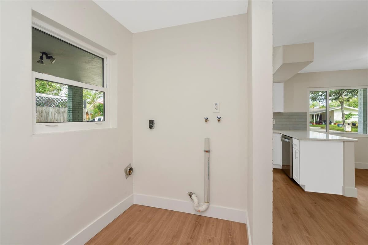 19 VENTURA DRIVE — photo 13 of 32