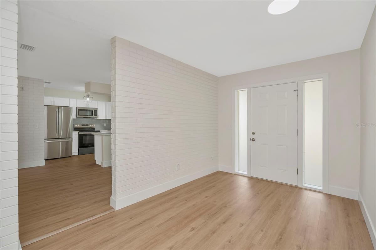 19 VENTURA DRIVE — photo 14 of 32