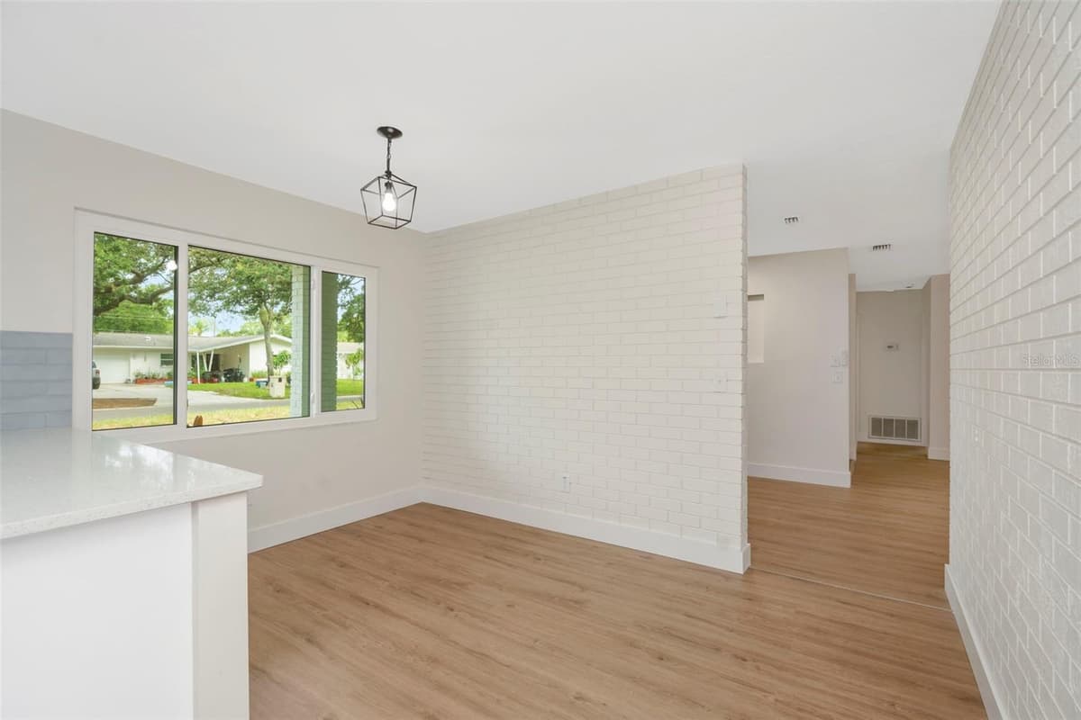 19 VENTURA DRIVE — photo 12 of 32