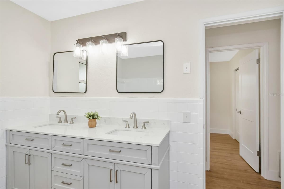 19 VENTURA DRIVE — photo 24 of 32