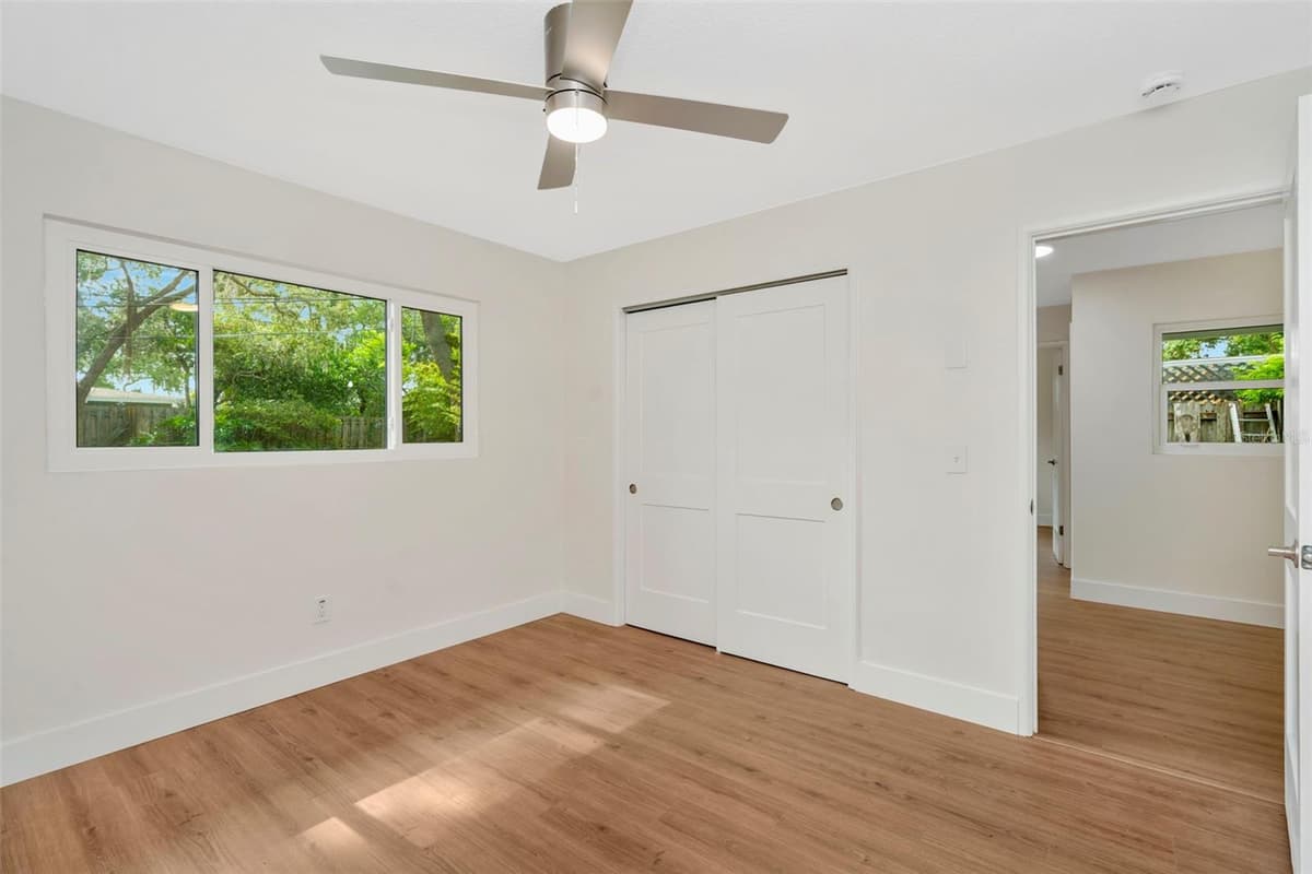 19 VENTURA DRIVE — photo 27 of 32