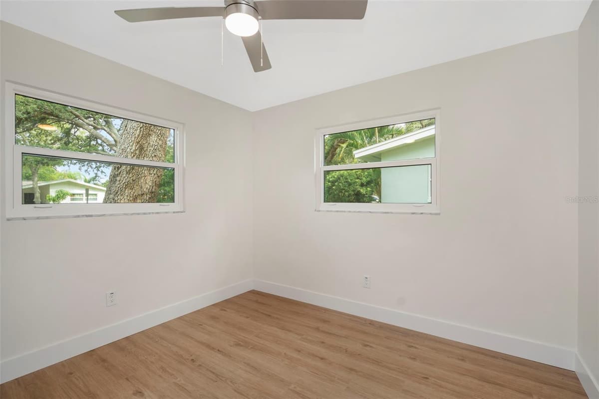 19 VENTURA DRIVE — photo 21 of 32