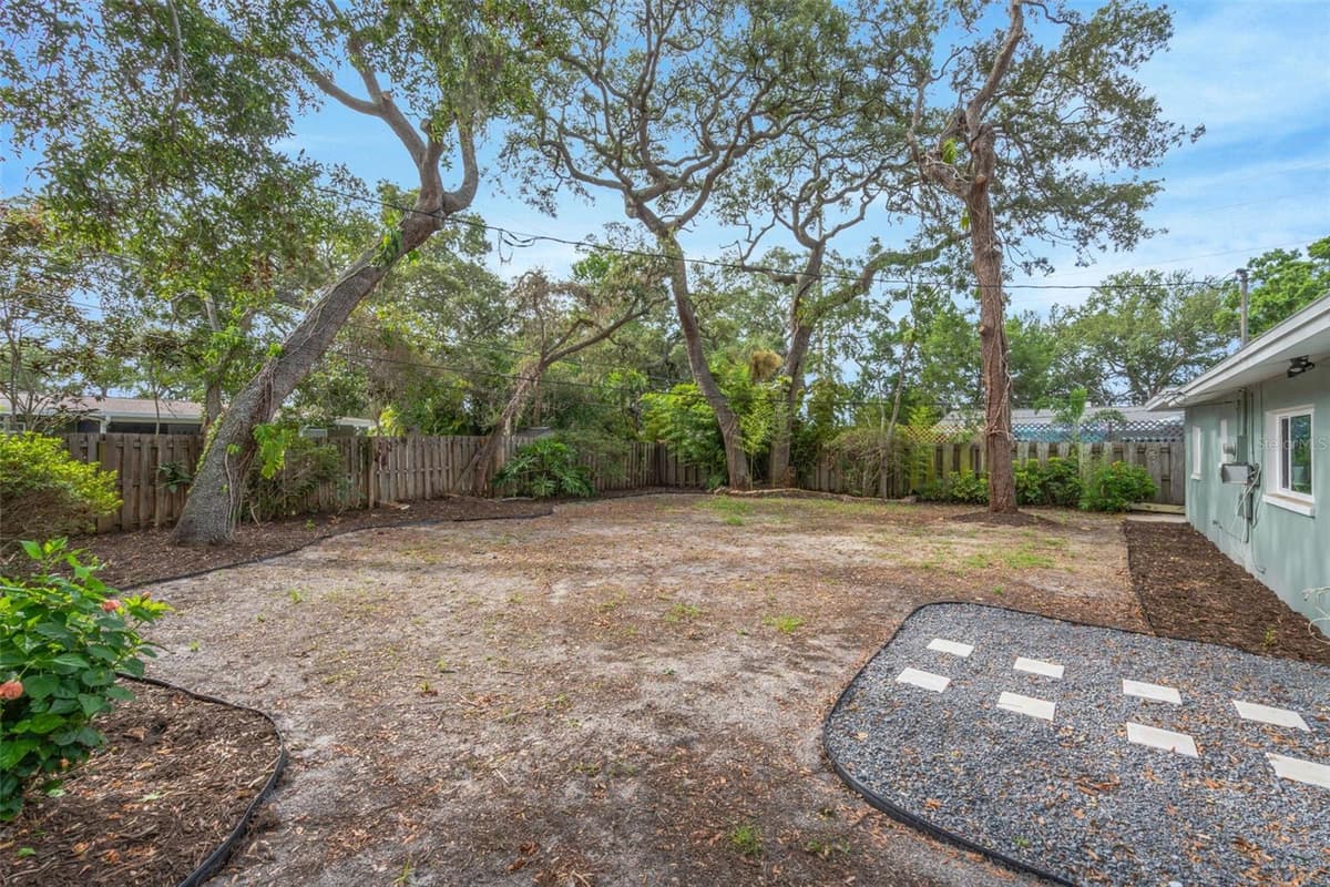 19 VENTURA DRIVE — photo 4 of 32