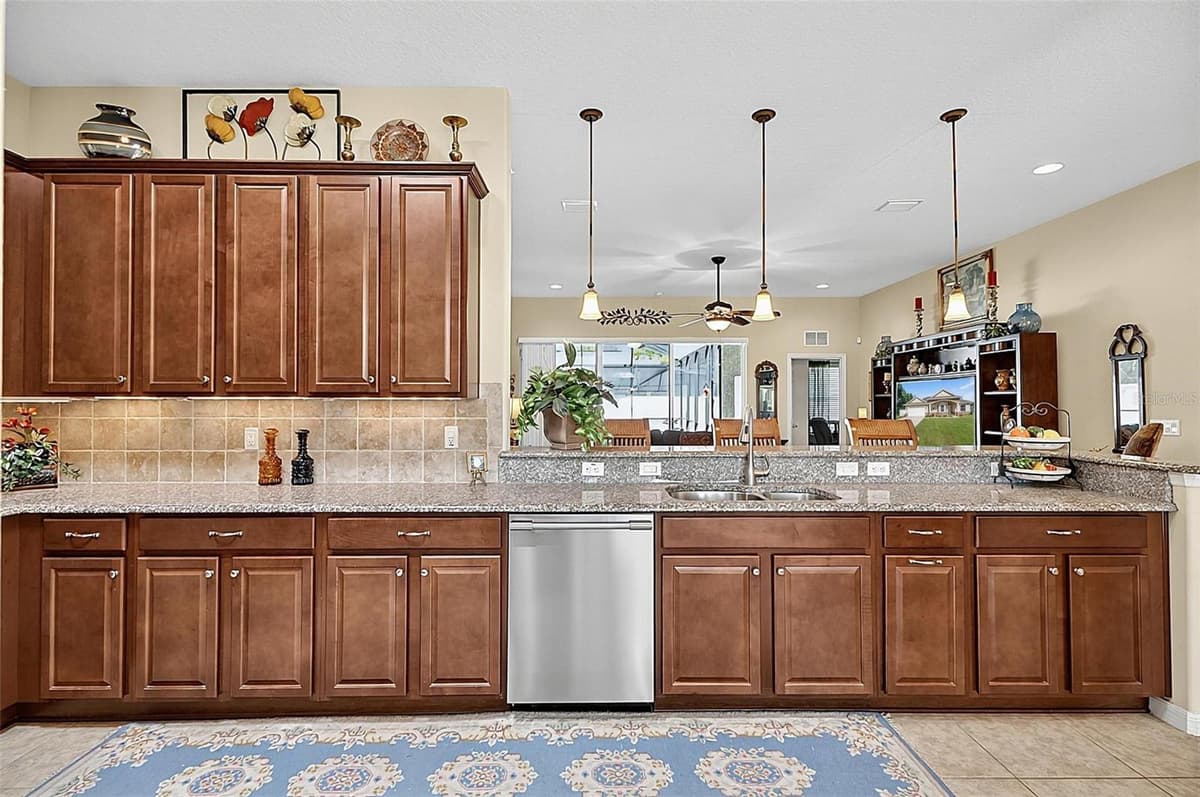 2 LYTTON LANE — photo 4 of 56
