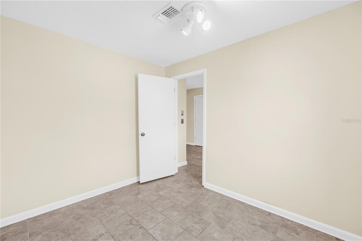 5403 SWEETWATER TERRACE CIRCLE — photo 11 of 33