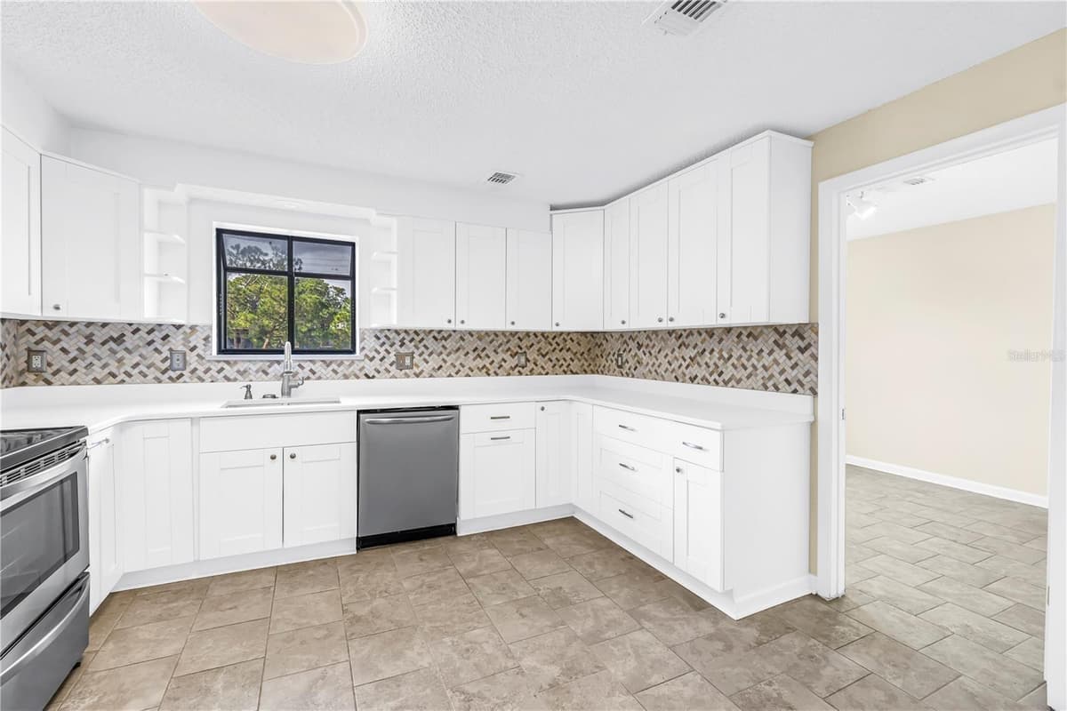 5403 SWEETWATER TERRACE CIRCLE — photo 5 of 33