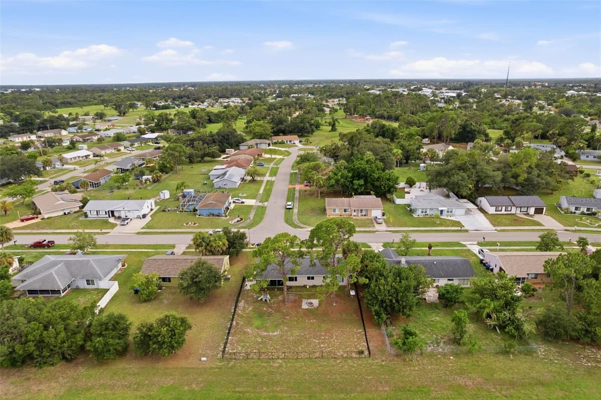 7200 ELYTON DRIVE — photo 4 of 35