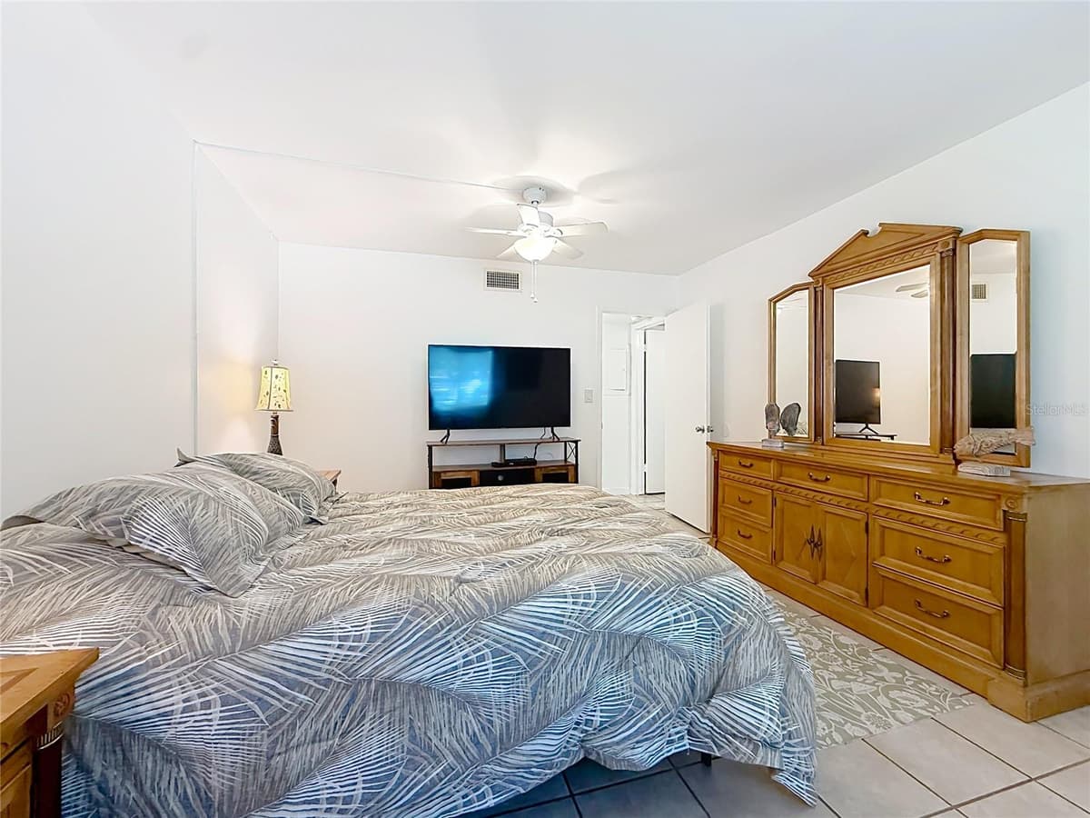 538 MIDWAY DRIVE — photo 19 of 46