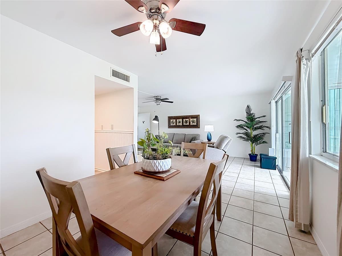 538 MIDWAY DRIVE — photo 10 of 46