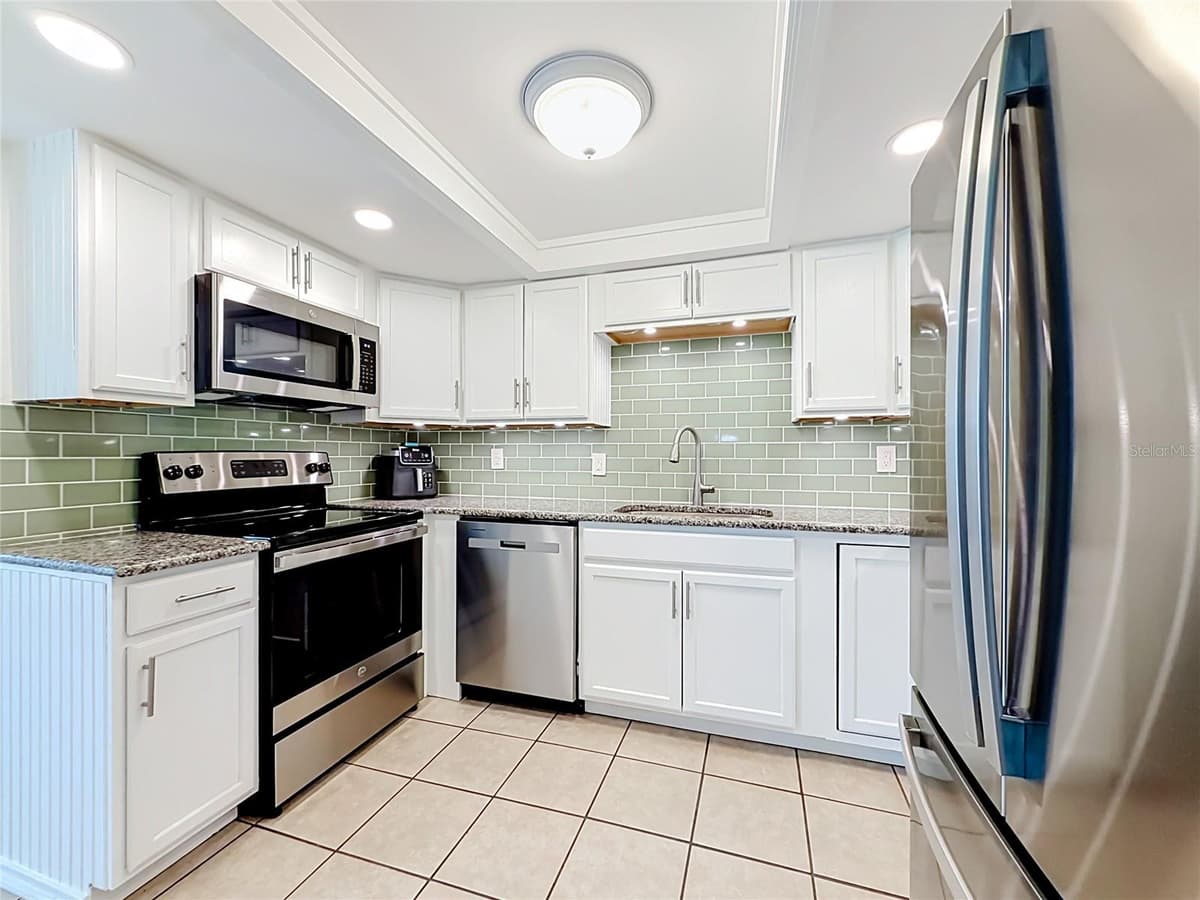 538 MIDWAY DRIVE — photo 13 of 46
