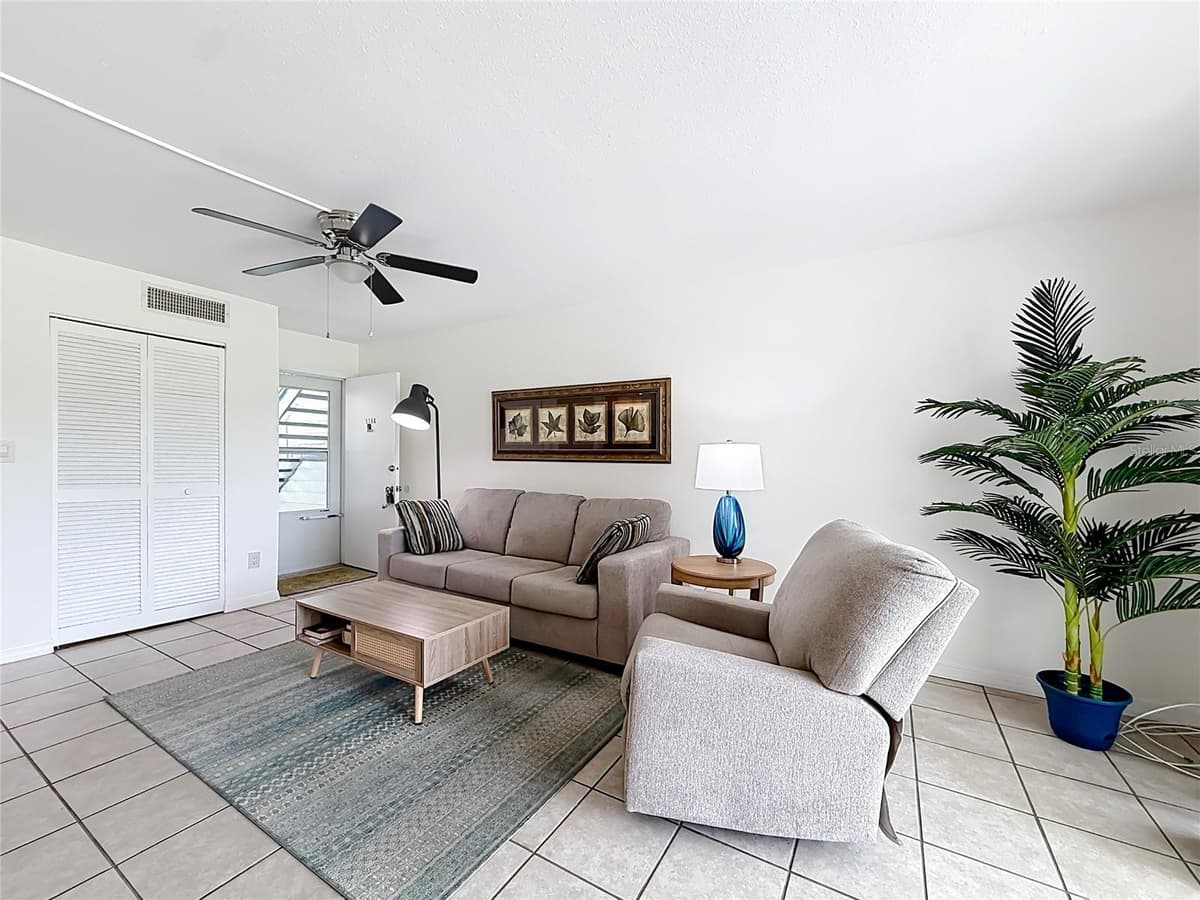 538 MIDWAY DRIVE — photo 7 of 46