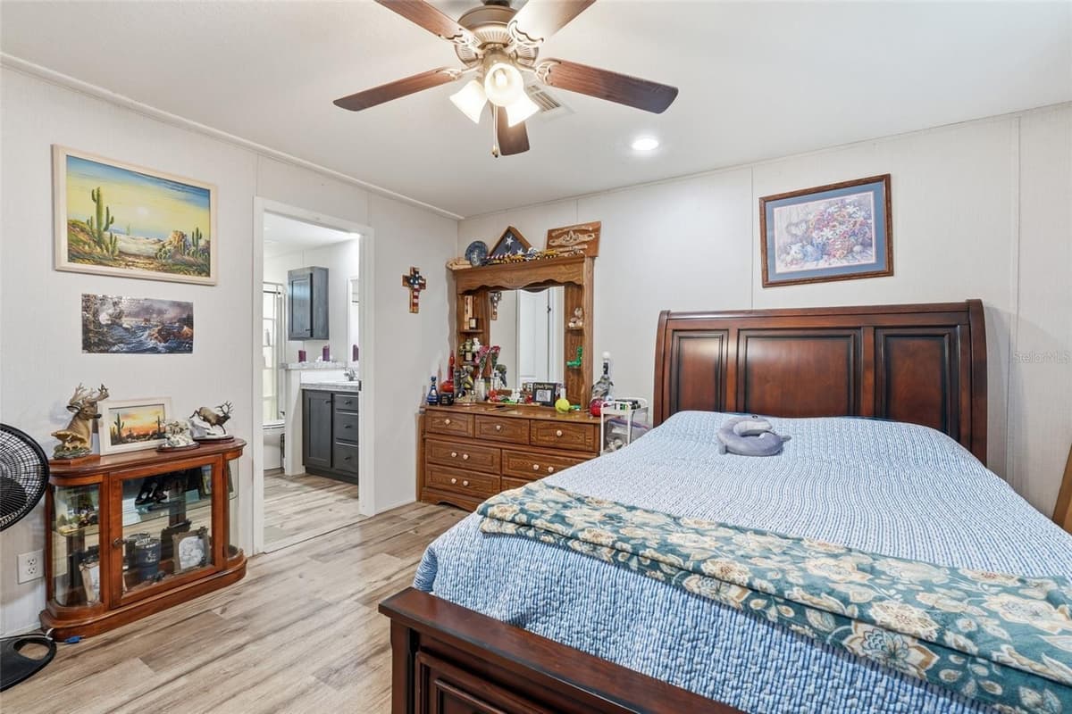 2086 GENES LITTLE ACRES AVENUE — photo 13 of 33