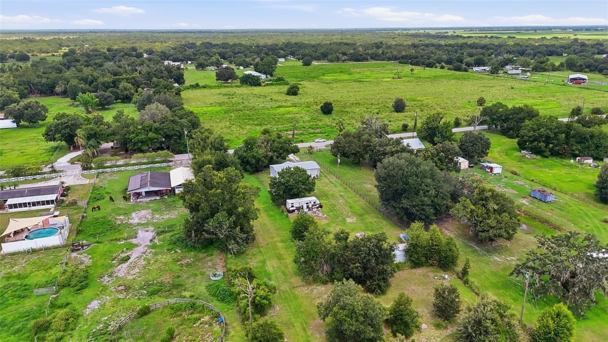 2086 GENES LITTLE ACRES AVENUE — photo 28 of 33