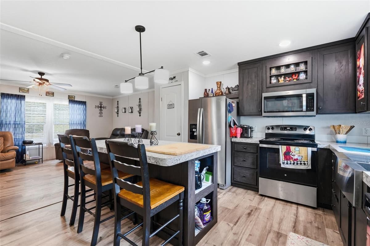 2086 GENES LITTLE ACRES AVENUE — photo 11 of 33