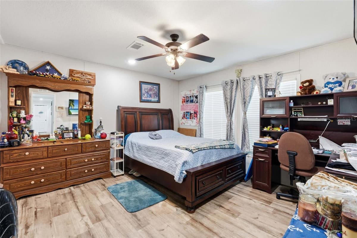 2086 GENES LITTLE ACRES AVENUE — photo 12 of 33