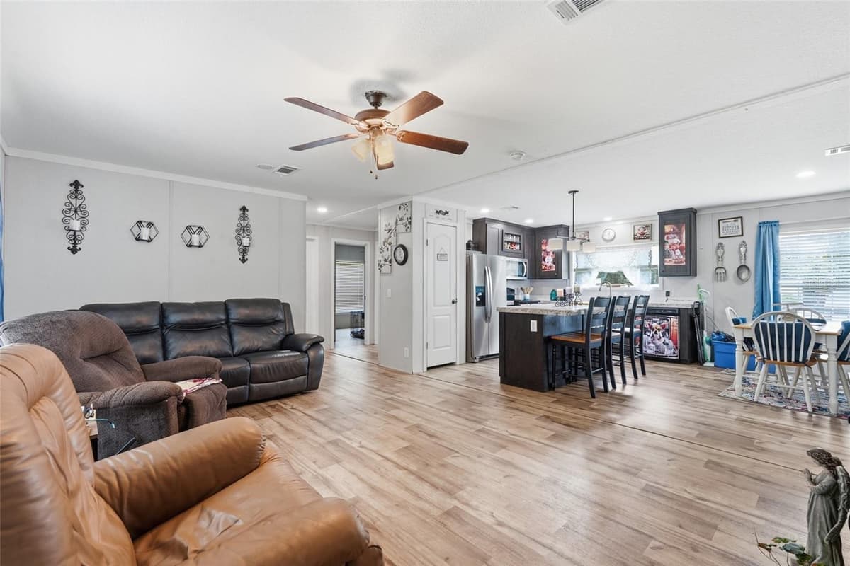 2086 GENES LITTLE ACRES AVENUE — photo 3 of 33