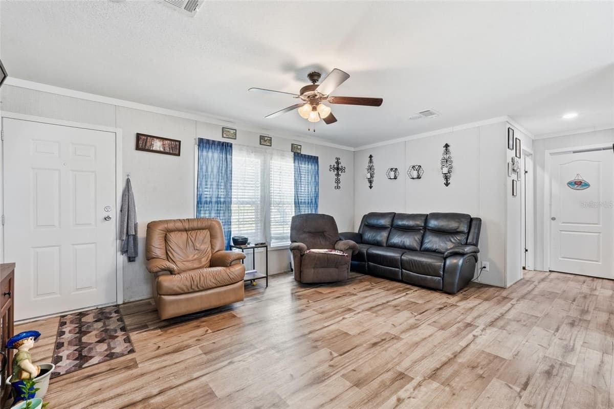 2086 GENES LITTLE ACRES AVENUE — photo 5 of 33