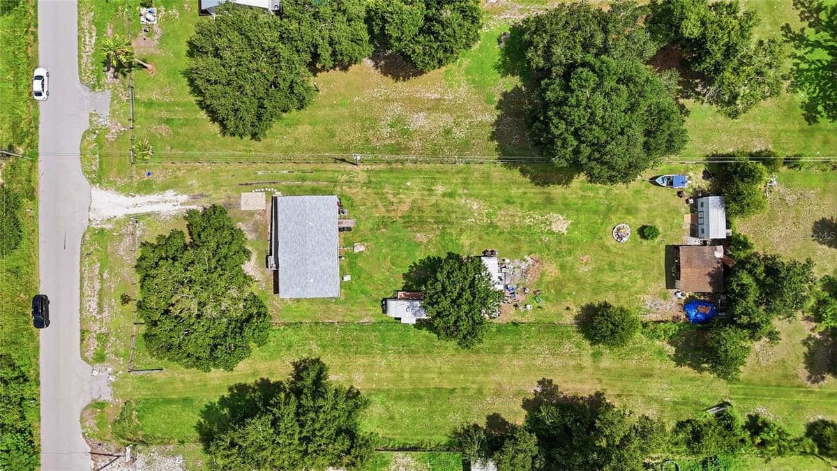 2086 GENES LITTLE ACRES AVENUE — photo 27 of 33