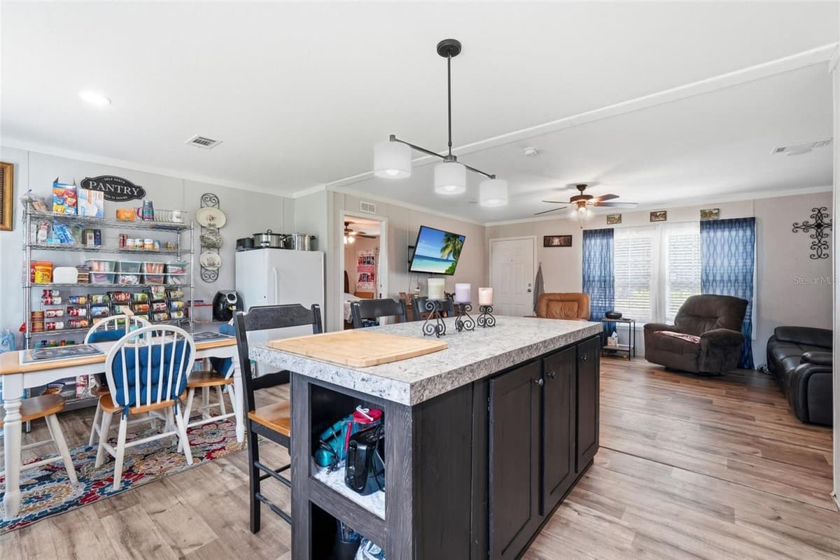 2086 GENES LITTLE ACRES AVENUE — photo 9 of 33